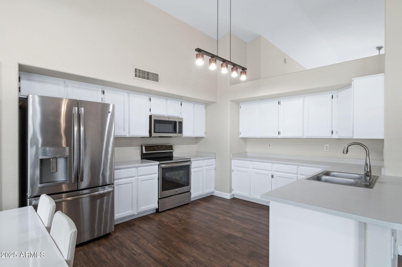 010__2243 E Willow Wick Rd