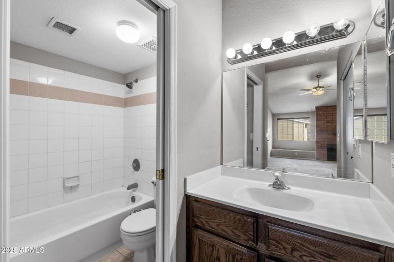 013__2301 E University Dr 244