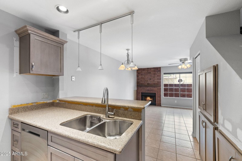 010__2301 E University Dr 244