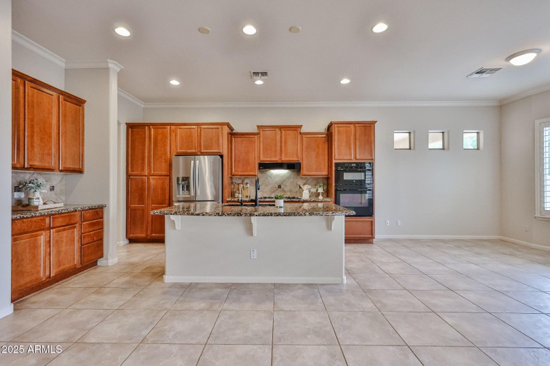 Kitchen & Dining Area