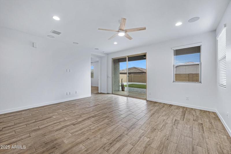 2532 W Hidalgo Ave-11