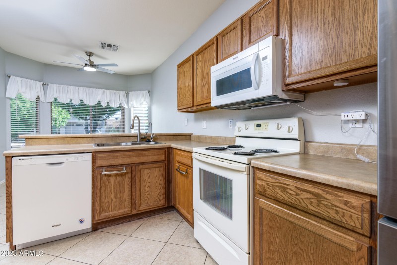 44016 W Pioneer-2849