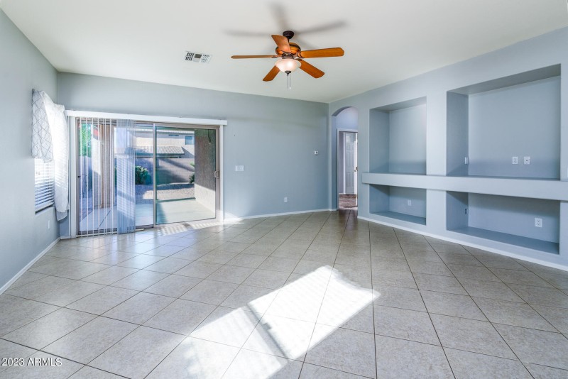 44016 W Pioneer-2868-HDR