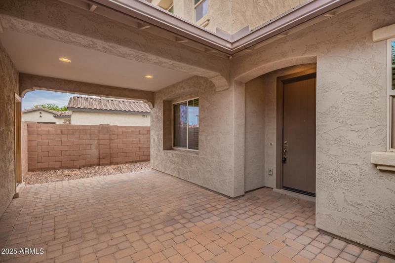 Spacious Corner Lot Exterior