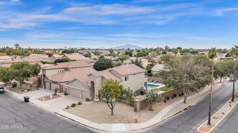 Large Corner Lot-quiet street