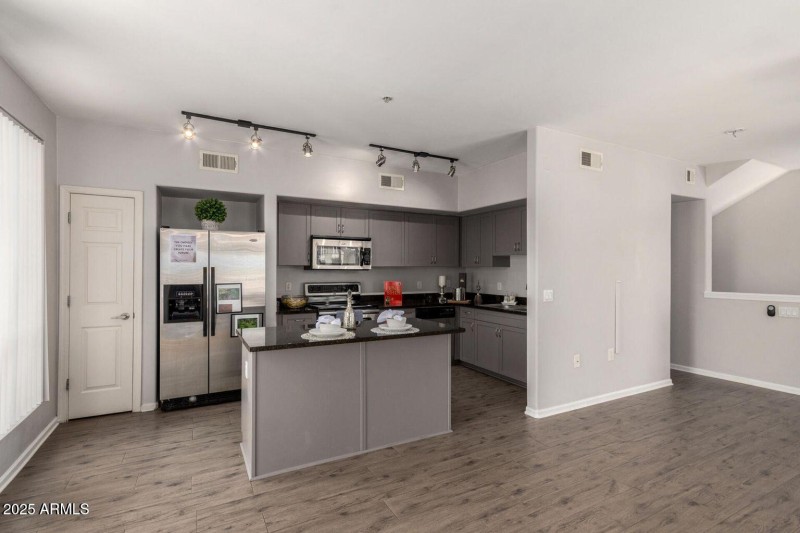 Great Rm/Kit/Half Bath