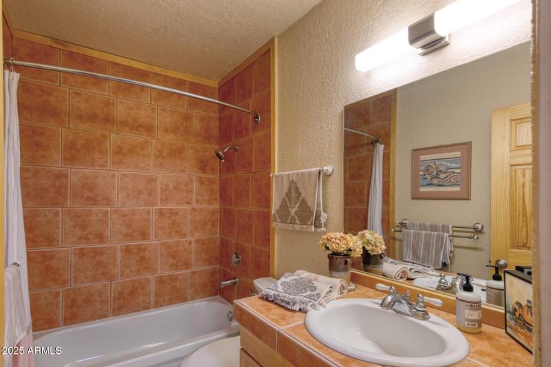 082233-4357 Plaza Oro Loma