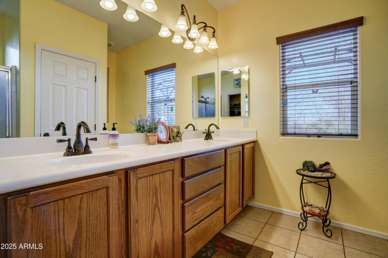 Primary Bathroom 1 (3)