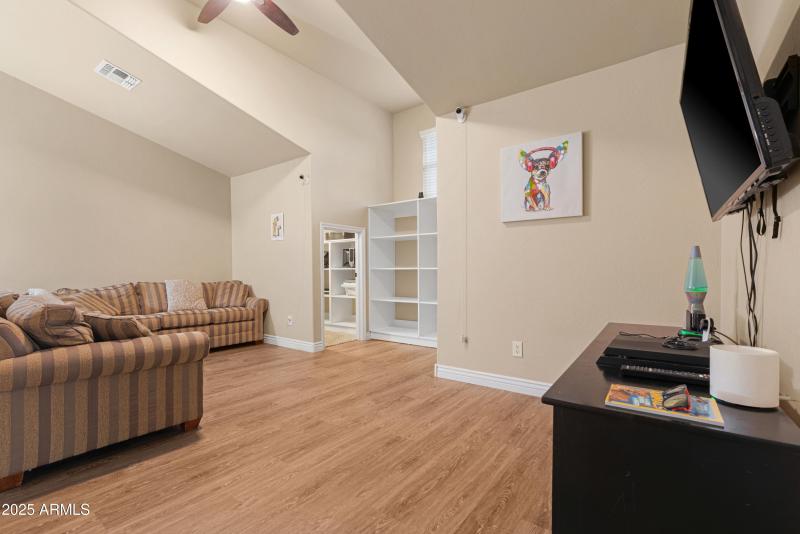 Loft w/ 2 storage closets