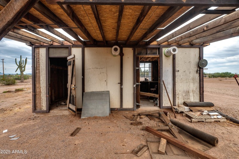 25-1907 E Foothill Street-ground-level-2