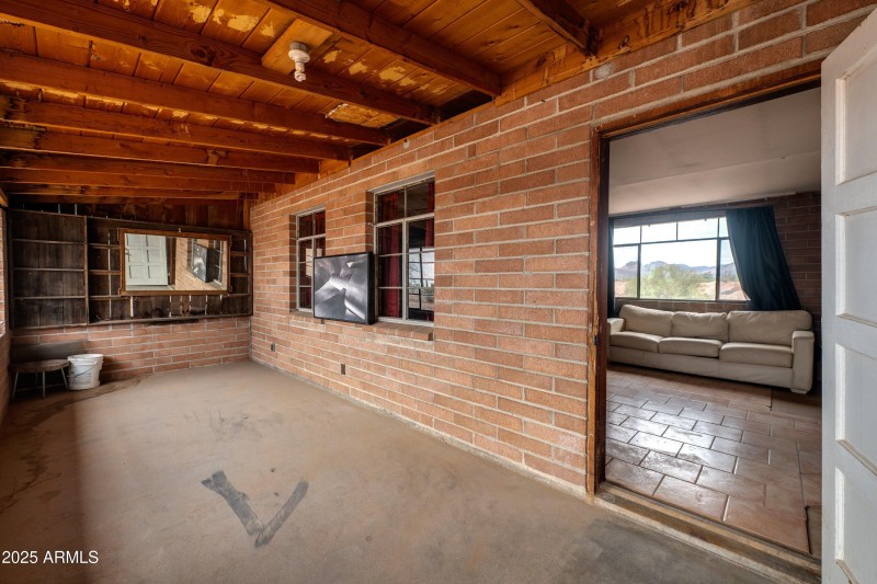 30-1907 E Foothill Street-ground-level-3