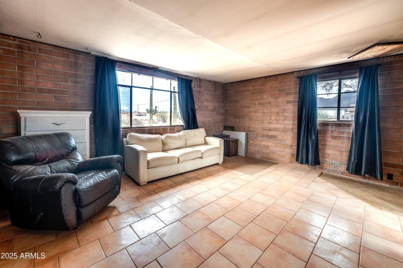 33-1907 E Foothill Street-ground-level-3