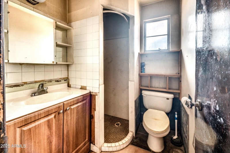 37-1907 E Foothill Street-ground-level-3