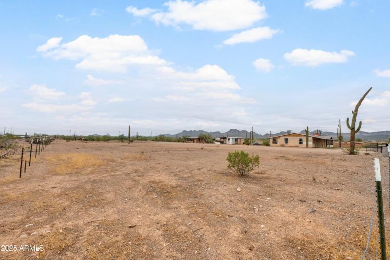 40-1907 E Foothill Street-ground-level-4