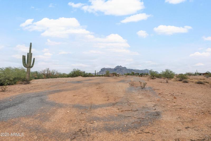 41-1907 E Foothill Street-ground-level-4