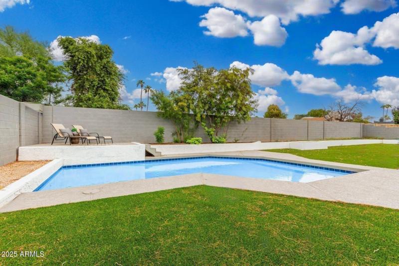 5212 Backyard1