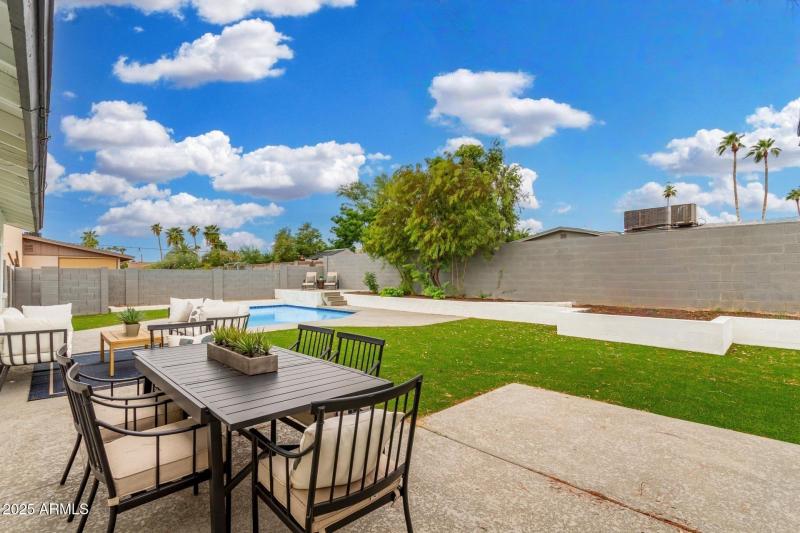 5212 Backyard3