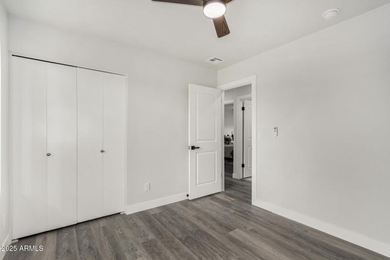 5212 Bedroom1a