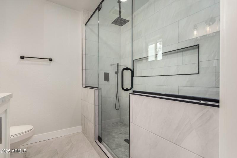 5212 Master Shower
