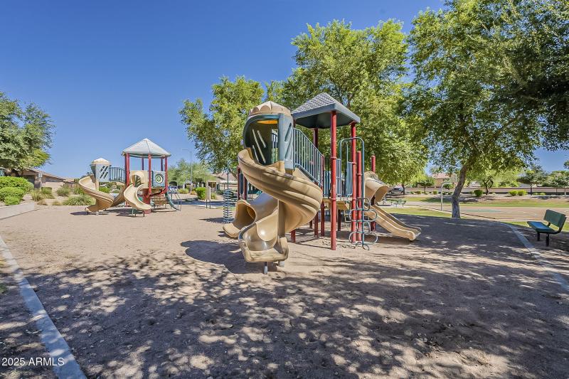 95-web-or-mls-136th Ln Community-7