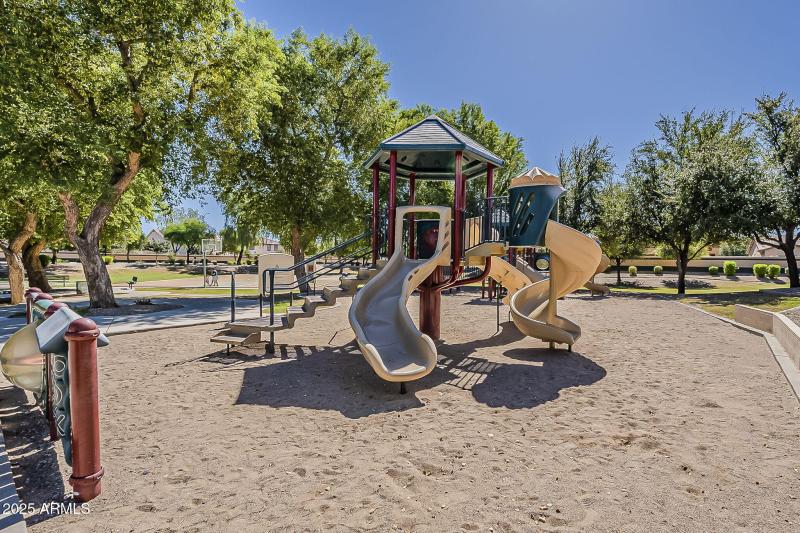 94-web-or-mls-136th Ln Community-6