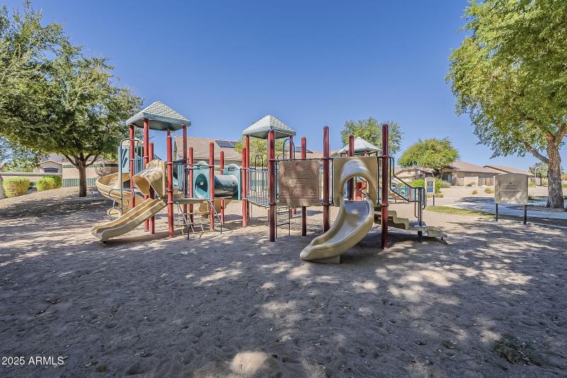 93-web-or-mls-136th Ln Community-5