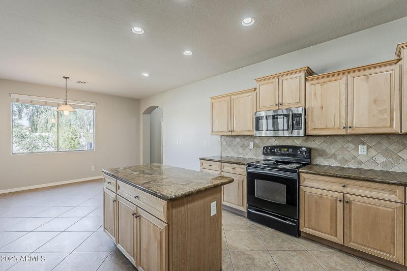 24-web-or-mls-136th Ln-24