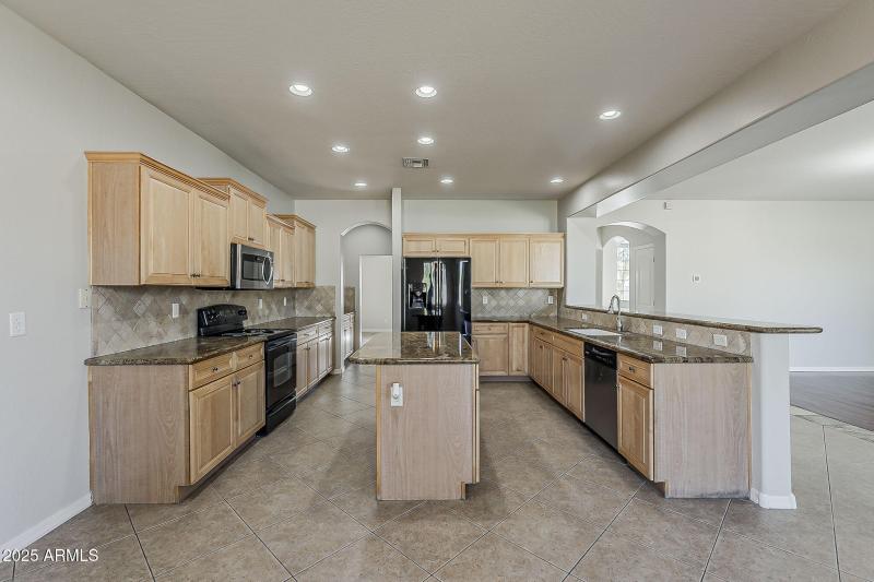 21-web-or-mls-136th Ln-21