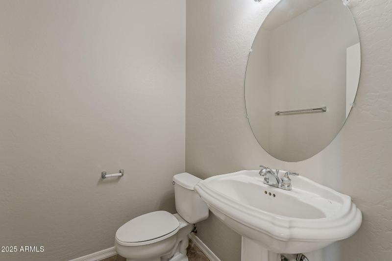 12-web-or-mls-136th Ln-12