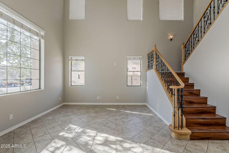 6-web-or-mls-136th Ln-6