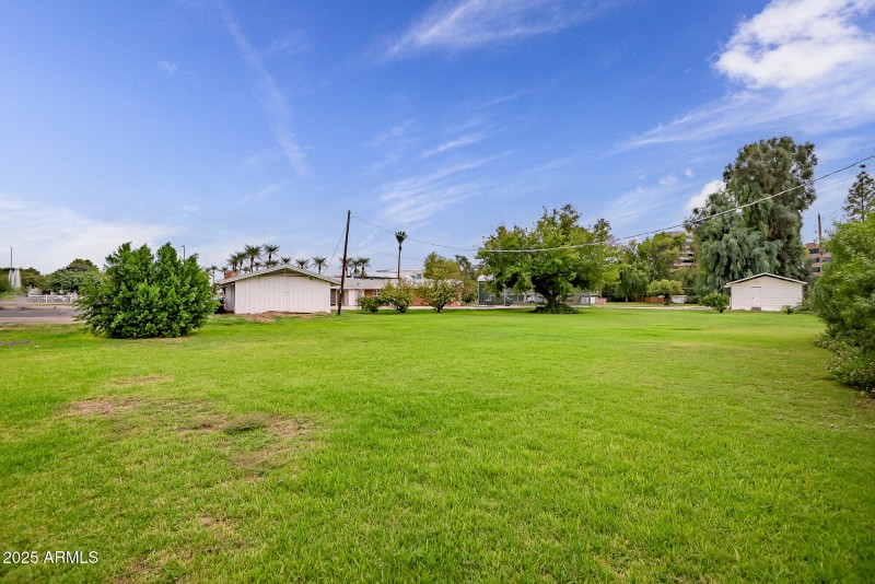 Over 1.5 Acres in the heart of the Biltm