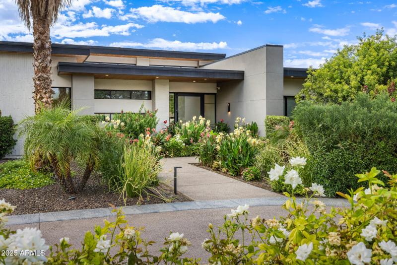 05front entrance with landscaping