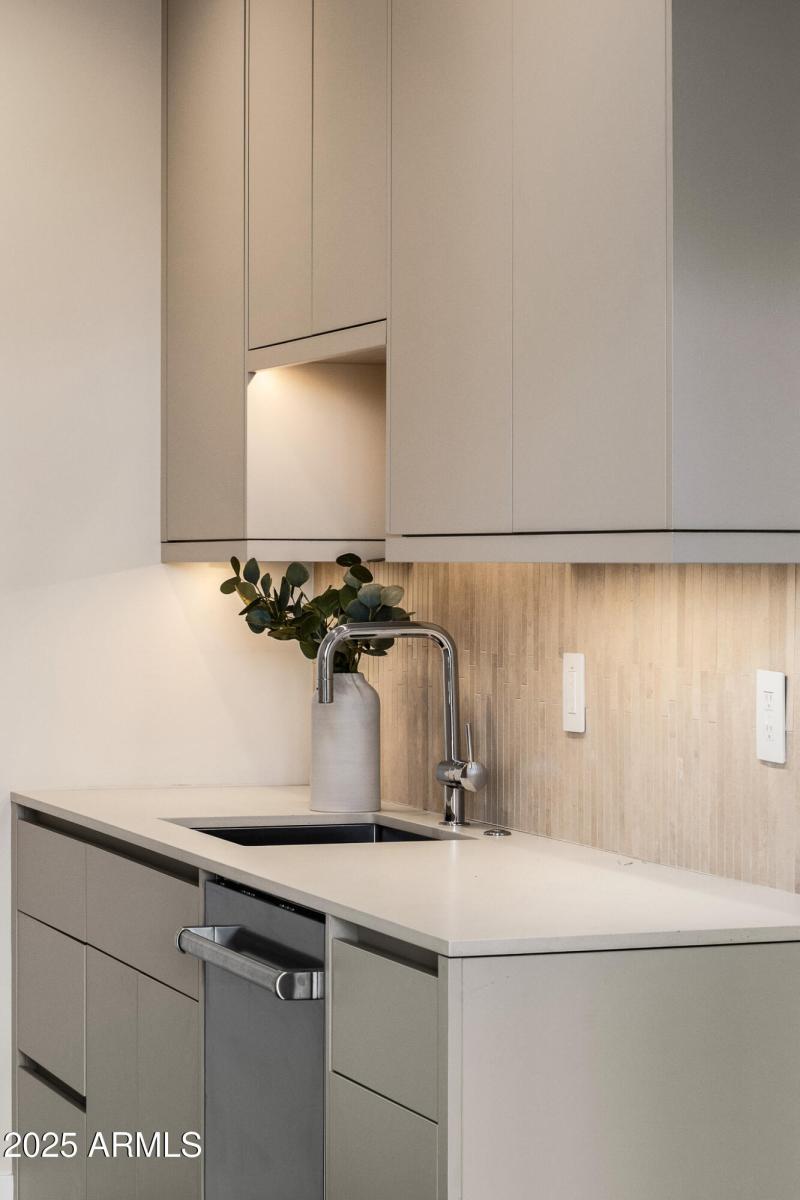 26kitchen5 storage