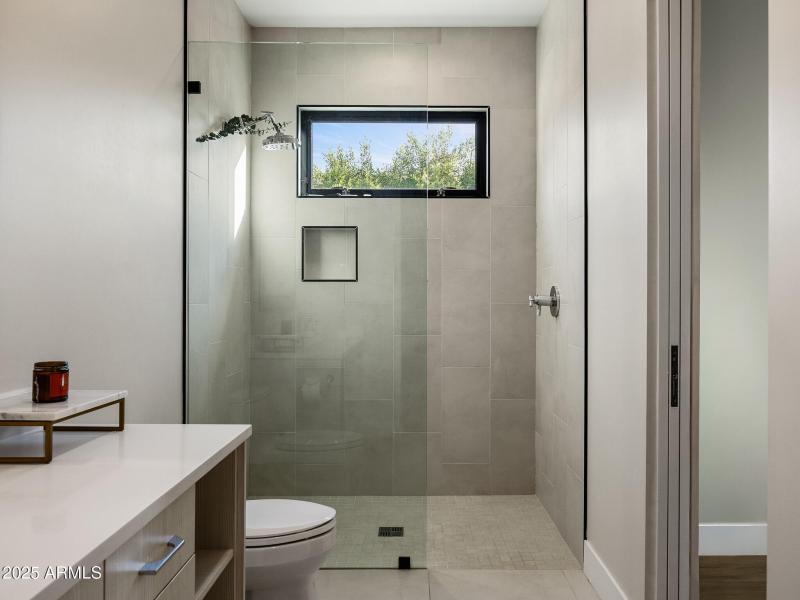 43guest bath2_1-2