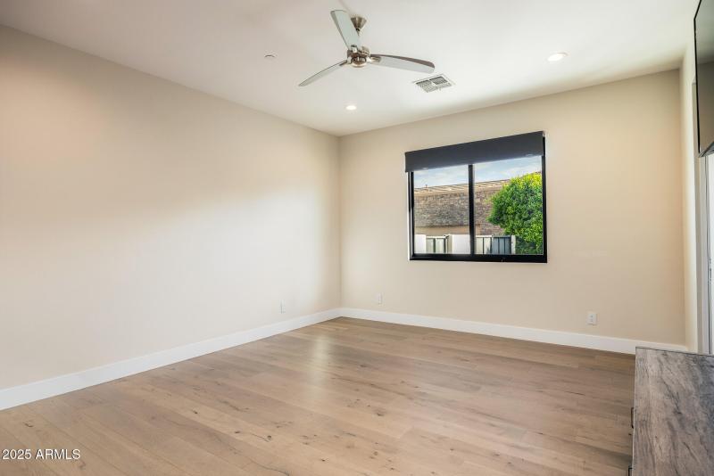 44guest bedroom1