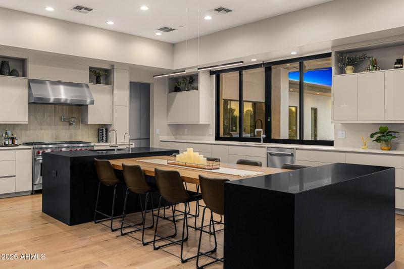 71kitchen_twilight