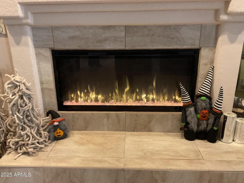 ELECTRIC FIREPLACE