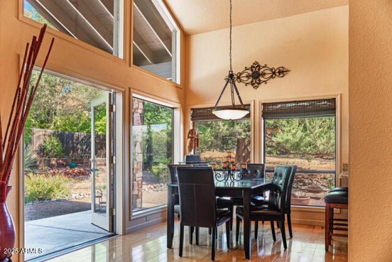 5 FORMAL DINING ROOM