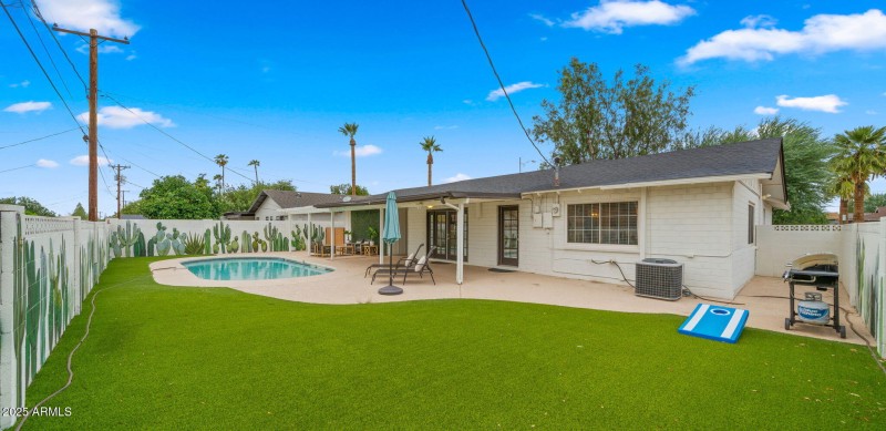 44-web-or-mls-Backyard2