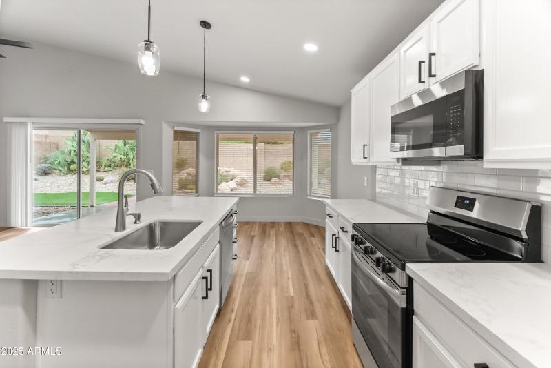 14708 W Lupine Ln-17