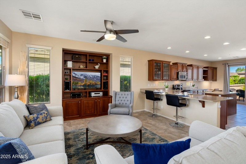 BUILT-IN MEDIA NICHE