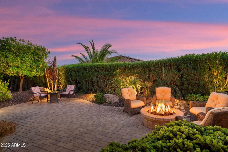 WONDERFUL PRIVATE YARD FOR ENTERTAINING
