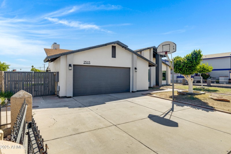 2515 N 43rd Dr-3