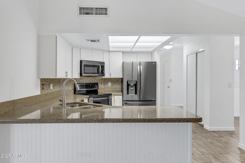 2515 N 43rd Dr-10