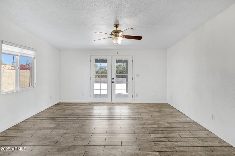 2515 N 43rd Dr-15