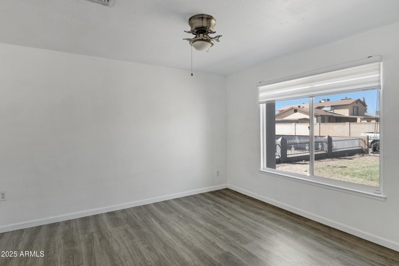 2515 N 43rd Dr-16