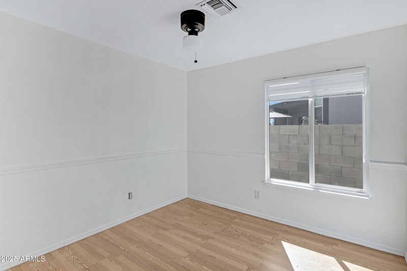 2515 N 43rd Dr-18