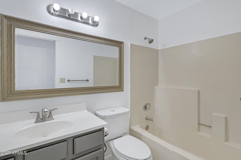 2515 N 43rd Dr-19