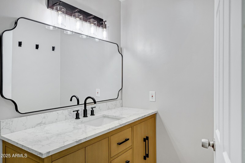 2515 N 43rd Dr-23