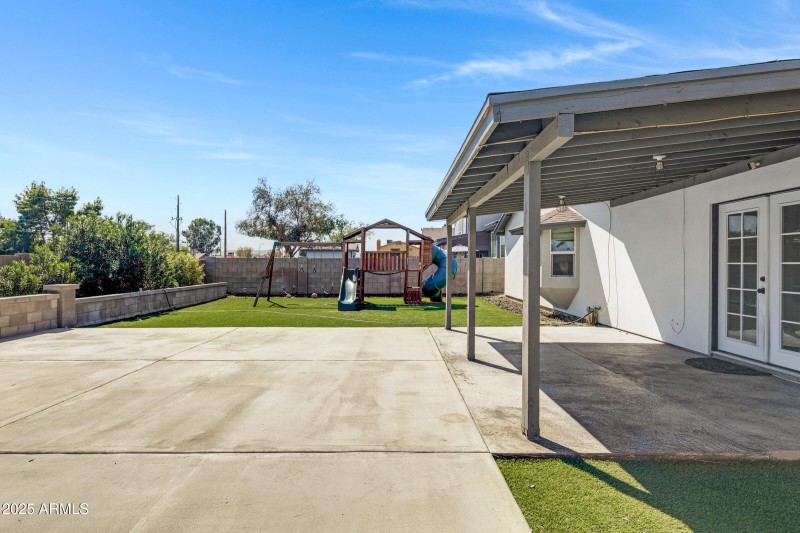 2515 N 43rd Dr-31